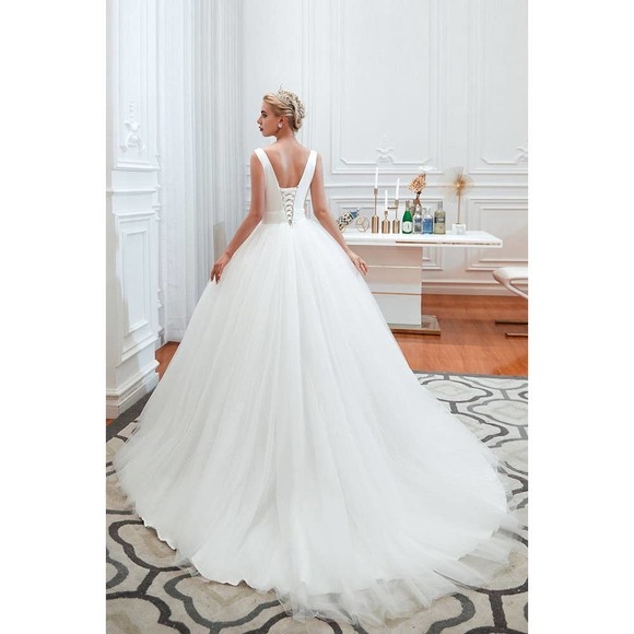 Elegant White Wedding Dress - Picture 6 of 14